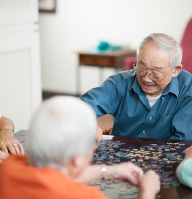 Seniors-working-on-puzzle-to-reduce-risk-of-dementia