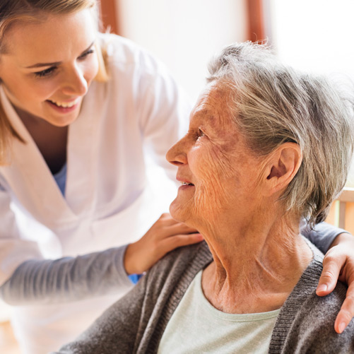 Nurse-visiting-senior-in-assisted-living-in-Simi-Valley Nurse-visiting-senior-in-assisted-living-in-Simi-Valley