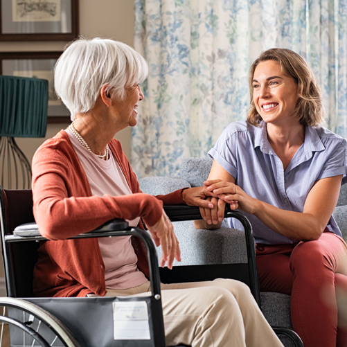 Young-woman-visiting-her-mother-at-assisted-living-in-Ventura-County Young-woman-visiting-her-mother-at-assisted-living-in-Ventura-County